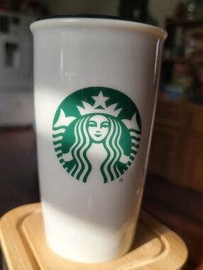 2016 Starbucks White Ceramic Tumbler with Green Logo.  Swivel Lid. 12 Oz.